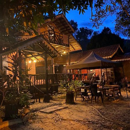 קולים Rustic Chalet - Dahlia N Mawar At Sedim Vista מראה חיצוני תמונה